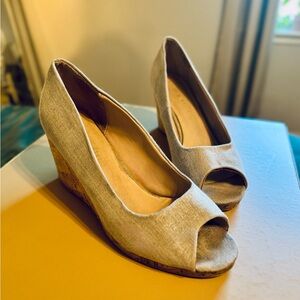 Elegant Gray Peep-Toe Wedge Shoes